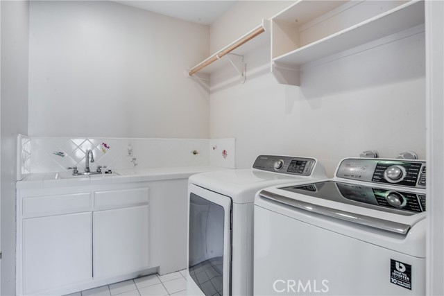 2409 Ruhland Avenue, Redondo Beach, California 90278, 4 Bedrooms Bedrooms, ,3 BathroomsBathrooms,Residential,Sold,Ruhland,SB21055700