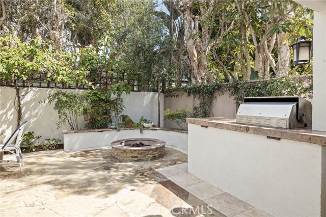 2200 Elm Avenue, Manhattan Beach, California 90266, 4 Bedrooms Bedrooms, ,3 BathroomsBathrooms,Residential,Sold,Elm,SB21076957