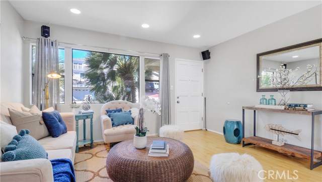 1114 Goodman Avenue, Redondo Beach, California 90278, 3 Bedrooms Bedrooms, ,2 BathroomsBathrooms,Residential,Sold,Goodman,SB18064163