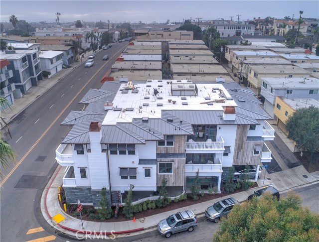 765 Manhattan Beach Boulevard, Manhattan Beach, California 90266, 2 Bedrooms Bedrooms, ,2 BathroomsBathrooms,Residential,Sold,Manhattan Beach,SB18013511