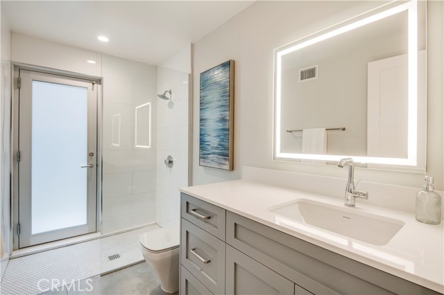 409 3rd Street, Manhattan Beach, California 90266, 5 Bedrooms Bedrooms, ,2 BathroomsBathrooms,Residential,Sold,3rd,SB19219164