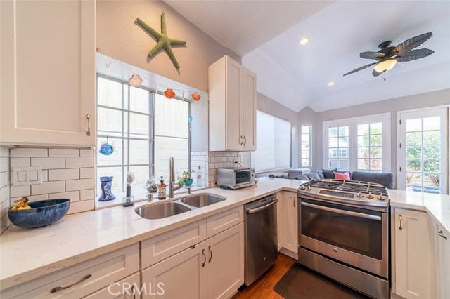 1913 Farrell Avenue, Redondo Beach, California 90278, 4 Bedrooms Bedrooms, ,3 BathroomsBathrooms,Residential,Sold,Farrell,SB18198460