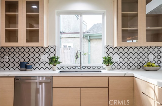 636 Vincent Park, Redondo Beach, California 90277, 3 Bedrooms Bedrooms, ,2 BathroomsBathrooms,Residential,Sold,Vincent Park,SB19274738