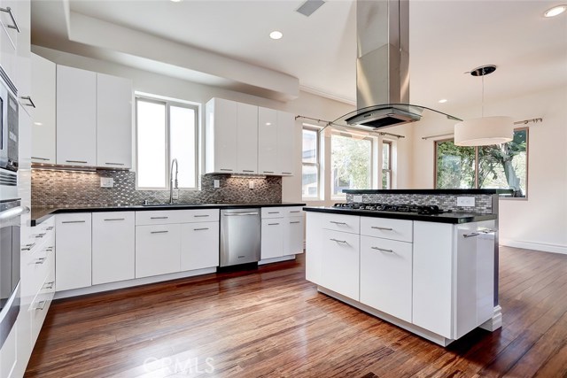 1103 Green Lane, Redondo Beach, California 90278, 5 Bedrooms Bedrooms, ,2 BathroomsBathrooms,Residential,Sold,Green,SB20077811
