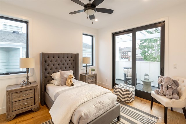 2400 John Street, Manhattan Beach, California 90266, 5 Bedrooms Bedrooms, ,2 BathroomsBathrooms,Residential,Sold,John,SB19208383