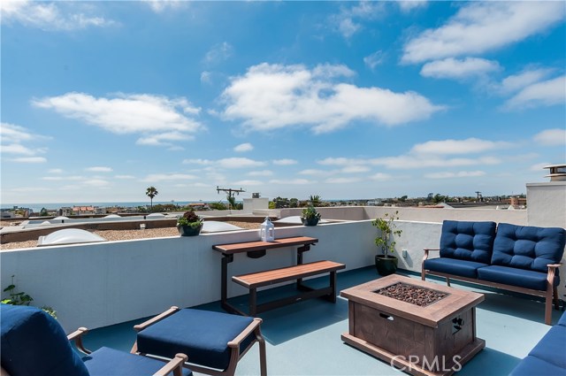 714 8th Place, Hermosa Beach, California 90254, 4 Bedrooms Bedrooms, ,2 BathroomsBathrooms,Residential,Sold,8th,SB17187209