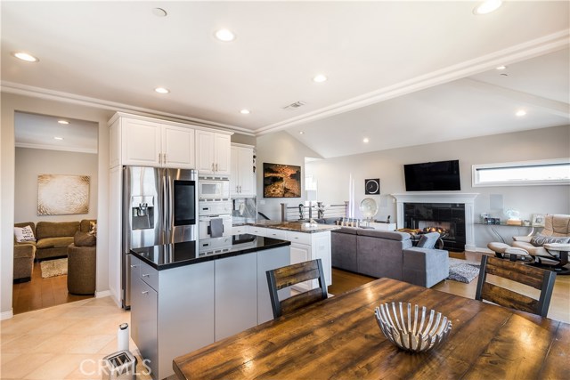 205 Helberta Avenue, Redondo Beach, California 90277, 4 Bedrooms Bedrooms, ,3 BathroomsBathrooms,Residential,Sold,Helberta,SB18113990