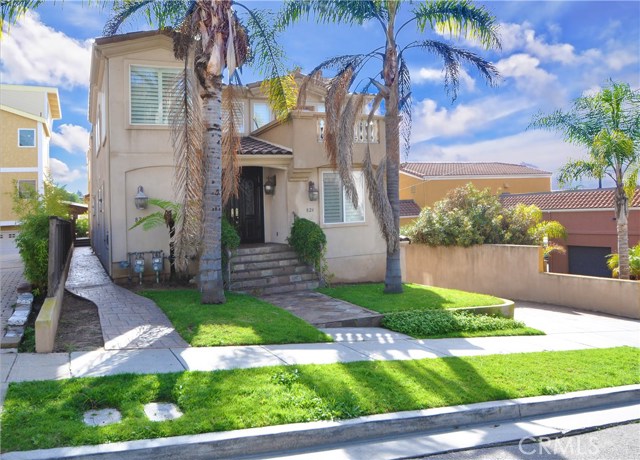 826 15th Street, Hermosa Beach, California 90254, 4 Bedrooms Bedrooms, ,3 BathroomsBathrooms,Residential,Sold,15th,SB19018013