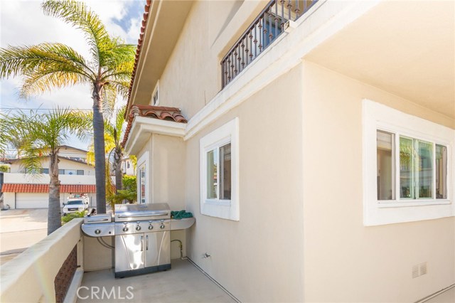 727 Lucia Avenue, Redondo Beach, California 90277, 3 Bedrooms Bedrooms, ,2 BathroomsBathrooms,Residential,Sold,Lucia,SB17222950