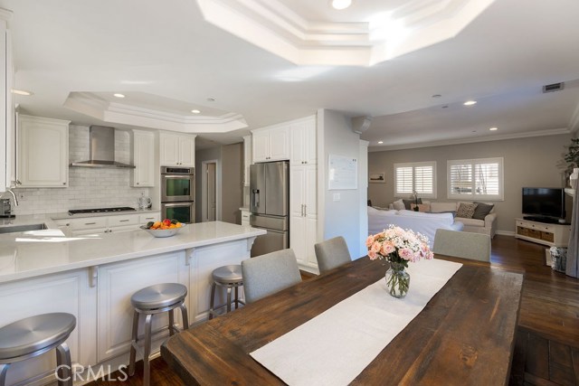 Kitchen with breakfast counter