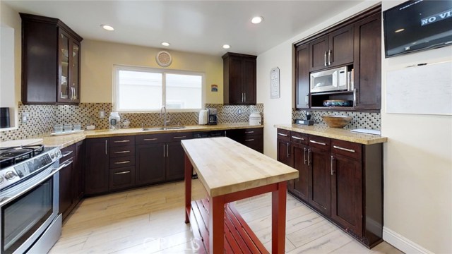 1643 Ford Avenue, Redondo Beach, California 90278, 3 Bedrooms Bedrooms, ,2 BathroomsBathrooms,Residential,Sold,Ford,SB18170116