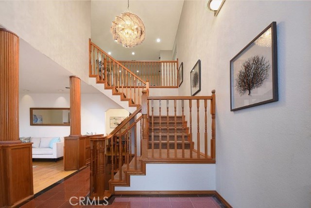 2-Story Ceiling Entry & Stairway