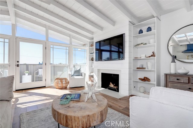 1617 Raymond Avenue, Hermosa Beach, California 90254, 3 Bedrooms Bedrooms, ,2 BathroomsBathrooms,Residential,Sold,Raymond,SB20048539
