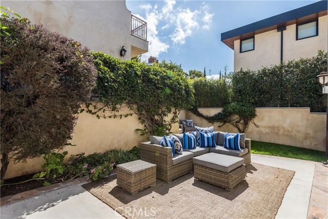 200 Dianthus Street, Manhattan Beach, California 90266, 5 Bedrooms Bedrooms, ,4 BathroomsBathrooms,Residential,Sold,Dianthus,SB18065216