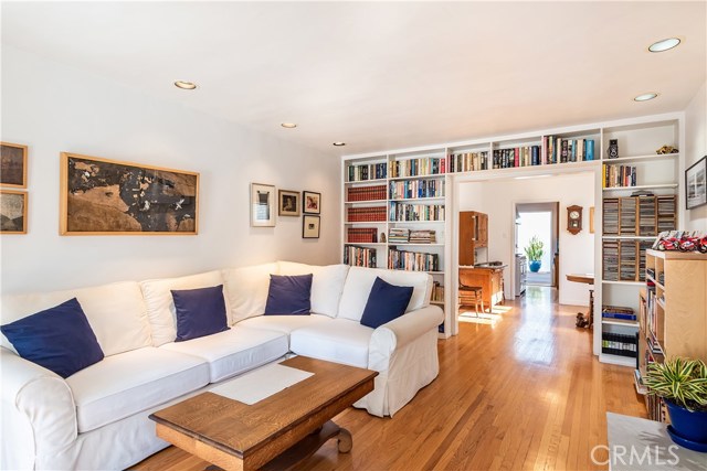 420 3rd Street, Manhattan Beach, California 90266, 2 Bedrooms Bedrooms, ,2 BathroomsBathrooms,Residential,Sold,3rd,SB19171660