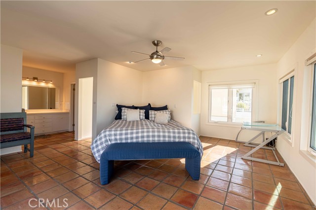 113 30th Place, Manhattan Beach, California 90266, 2 Bedrooms Bedrooms, ,2 BathroomsBathrooms,Residential,Sold,30th,SB21040269