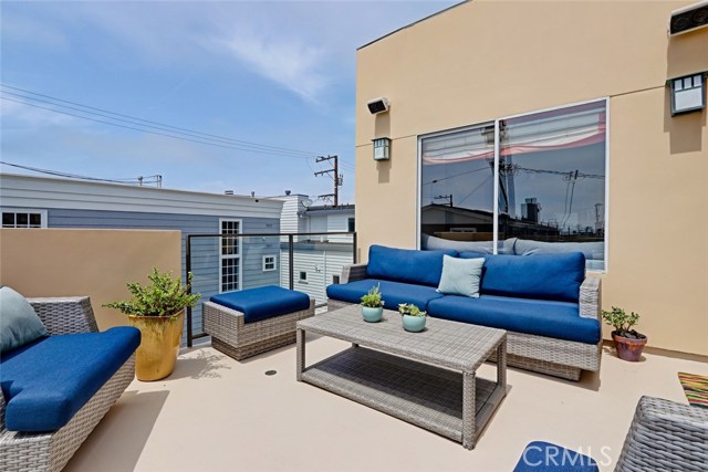 424 33rd Street, Manhattan Beach, California 90266, 5 Bedrooms Bedrooms, ,4 BathroomsBathrooms,Residential,Sold,33rd,SB18097357