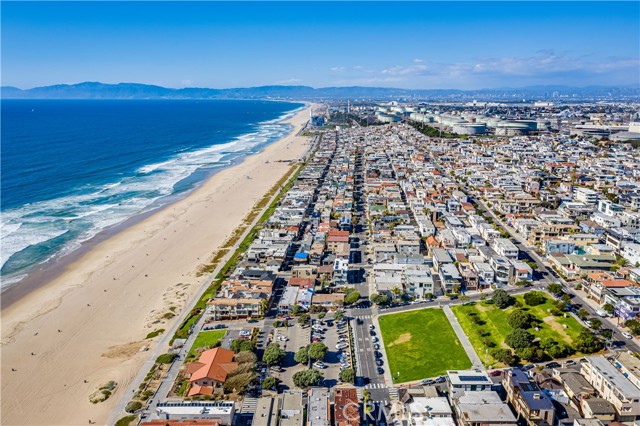 219 27th Street, Manhattan Beach, California 90266, 5 Bedrooms Bedrooms, ,3 BathroomsBathrooms,Residential,Sold,27th,SB21135185