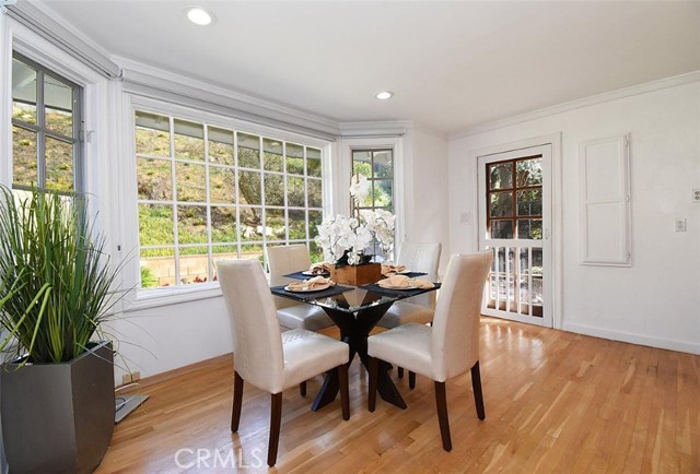 Breakfast Nook/Informal Dining Area