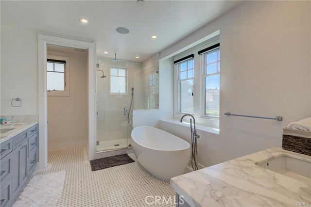 548 Pine Street, Hermosa Beach, California 90254, 4 Bedrooms Bedrooms, ,3 BathroomsBathrooms,Residential,Sold,Pine,SB19142992