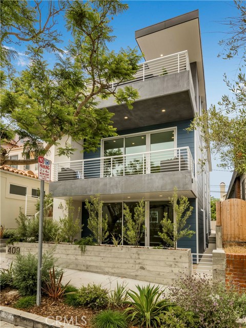 409 3rd Street, Manhattan Beach, California 90266, 5 Bedrooms Bedrooms, ,2 BathroomsBathrooms,Residential,Sold,3rd,SB19219164