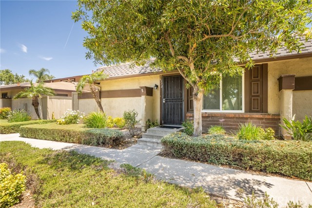 Photo of 26372 Via Roble #17, Mission Viejo, CA 92691