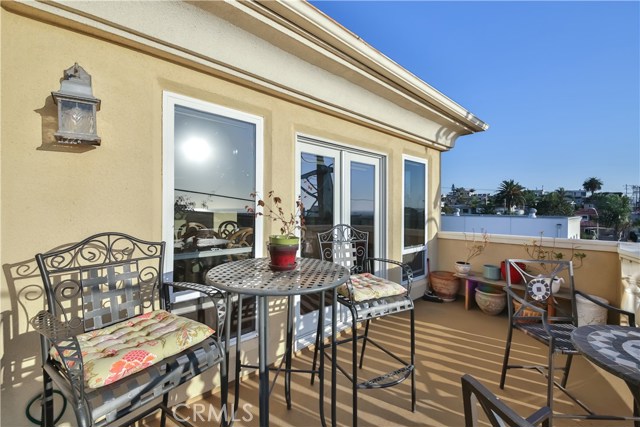 1220 Ocean Drive, Hermosa Beach, California 90254, 4 Bedrooms Bedrooms, ,3 BathroomsBathrooms,Residential,Sold,Ocean,SB17068697