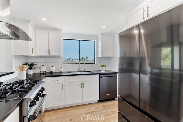 1447 Manhattan Beach Boulevard, Manhattan Beach, California 90266, 3 Bedrooms Bedrooms, ,2 BathroomsBathrooms,Residential,Sold,Manhattan Beach,OC20214796