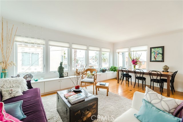 126 8th Street, Hermosa Beach, California 90254, 2 Bedrooms Bedrooms, ,2 BathroomsBathrooms,Residential,Sold,8th,SB18121226