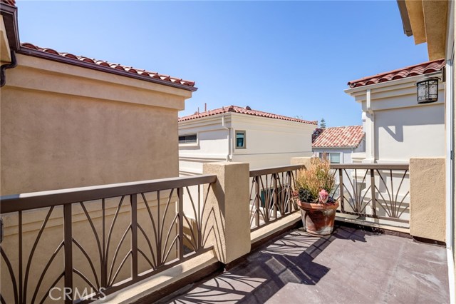 716 Lucia Avenue, Redondo Beach, California 90277, 3 Bedrooms Bedrooms, ,2 BathroomsBathrooms,Residential,Sold,Lucia,PV20207865