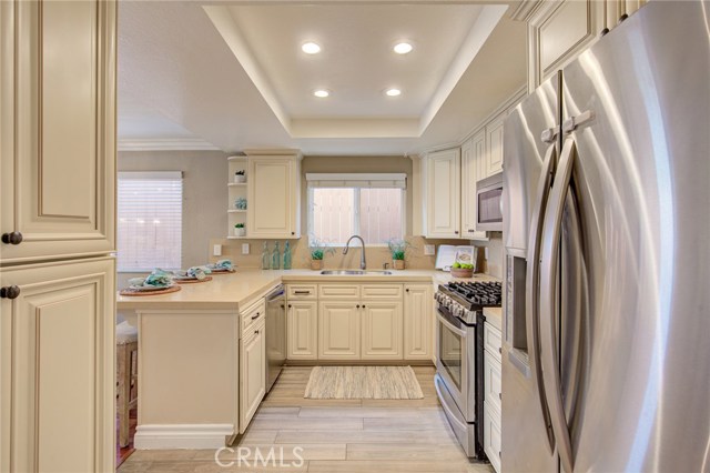 Plenty of cabinets to keep this beautiful and modern kitchen organized