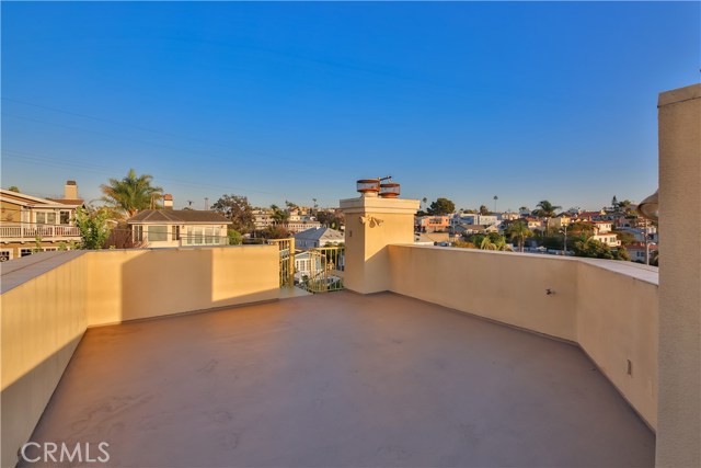 1220 Ocean Drive, Hermosa Beach, California 90254, 4 Bedrooms Bedrooms, ,3 BathroomsBathrooms,Residential,Sold,Ocean,SB17068697