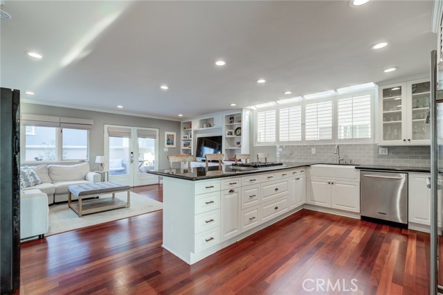 902 6th Street, Hermosa Beach, California 90254, 4 Bedrooms Bedrooms, ,3 BathroomsBathrooms,Residential,Sold,6th,SB20213089