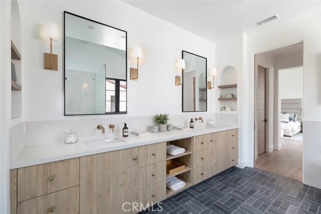 2003 Gates Avenue, Redondo Beach, California 90278, 4 Bedrooms Bedrooms, ,4 BathroomsBathrooms,Residential,Sold,Gates,SB21078366