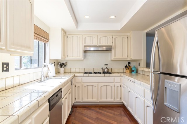 light & bright kitchen