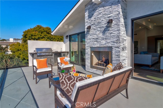 1401 Corona Street, Hermosa Beach, California 90254, 4 Bedrooms Bedrooms, ,3 BathroomsBathrooms,Residential,Sold,Corona,SB20015755