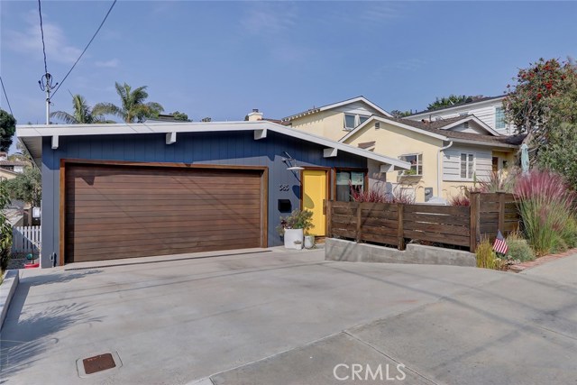 585 29th Street, Manhattan Beach, California 90266, 4 Bedrooms Bedrooms, ,3 BathroomsBathrooms,Residential,Sold,29th,SB21019167
