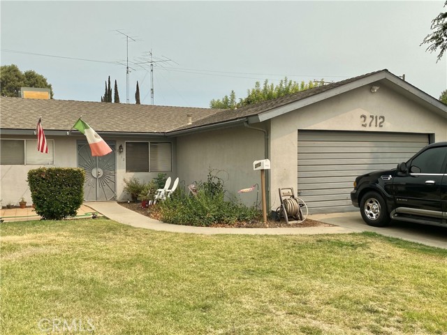 Detail Gallery Image 1 of 1 For 2712 S County Center Dr, Visalia,  CA 93277 - 3 Beds | 2 Baths
