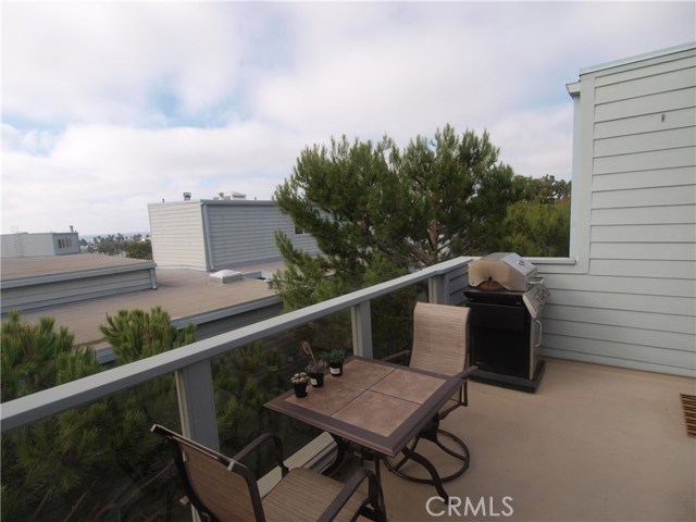 240 The Village, Redondo Beach, California 90277, 1 Bedroom Bedrooms, ,1 BathroomBathrooms,Residential,Sold,The Village,SB17166583