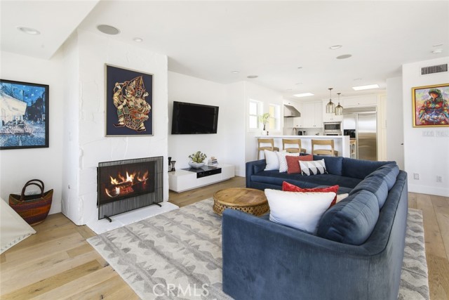 413 15th Street, Manhattan Beach, California 90266, 3 Bedrooms Bedrooms, ,3 BathroomsBathrooms,Residential,Sold,15th,SB21111117