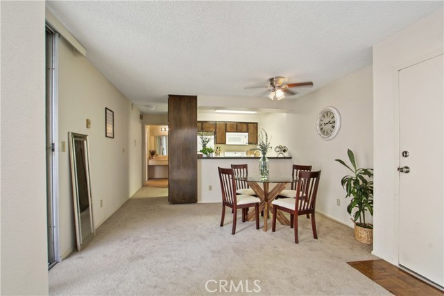 SPACIOUS DINING AREA