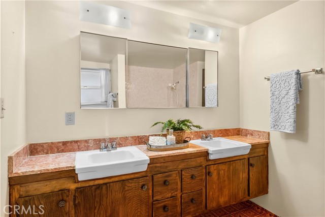 Immaculately maintained main bathroom!