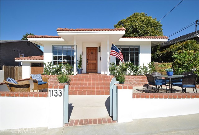 1133 8th Street, Hermosa Beach, California 90254, 3 Bedrooms Bedrooms, ,1 BathroomBathrooms,Residential,Sold,8th,SB18253639