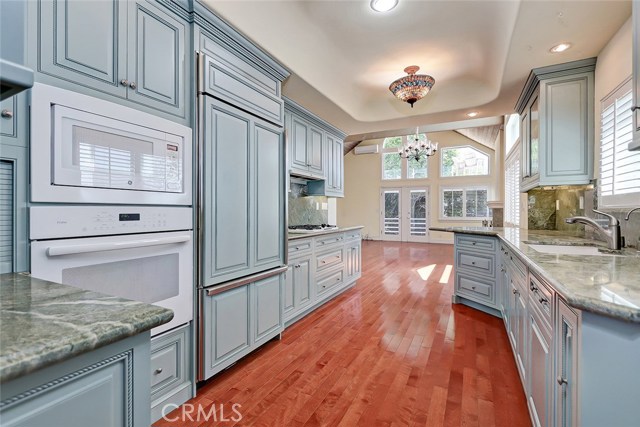 640 12th Street, Manhattan Beach, California 90266, 4 Bedrooms Bedrooms, ,2 BathroomsBathrooms,Residential,Sold,12th,SB20127342