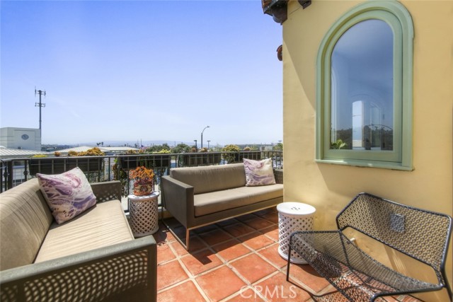 413 15th Street, Manhattan Beach, California 90266, 3 Bedrooms Bedrooms, ,3 BathroomsBathrooms,Residential,Sold,15th,SB21111117