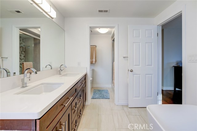 111 Guadalupe Avenue, Redondo Beach, California 90277, 4 Bedrooms Bedrooms, ,3 BathroomsBathrooms,Residential,Sold,Guadalupe,SB20243736