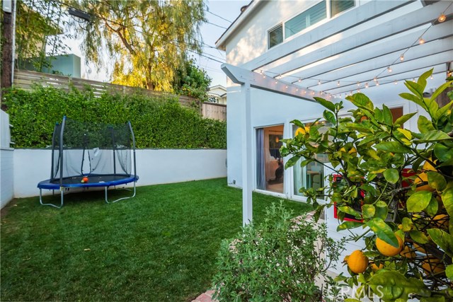 2101 Chestnut Avenue, Manhattan Beach, California 90266, 3 Bedrooms Bedrooms, ,2 BathroomsBathrooms,Residential,Sold,Chestnut,SB20028449