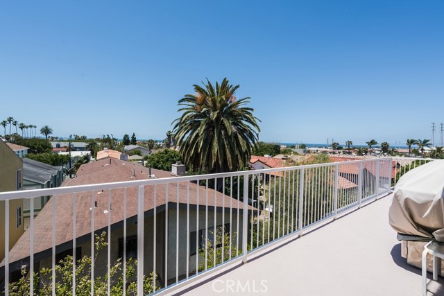 707 Juanita Avenue, Redondo Beach, California 90277, 4 Bedrooms Bedrooms, ,4 BathroomsBathrooms,Residential,Sold,Juanita,SB18032278