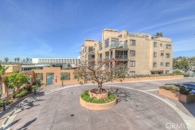 120 The Village, Redondo Beach, California 90277, 1 Bedroom Bedrooms, ,1 BathroomBathrooms,Residential,Sold,The Village,SW18052490