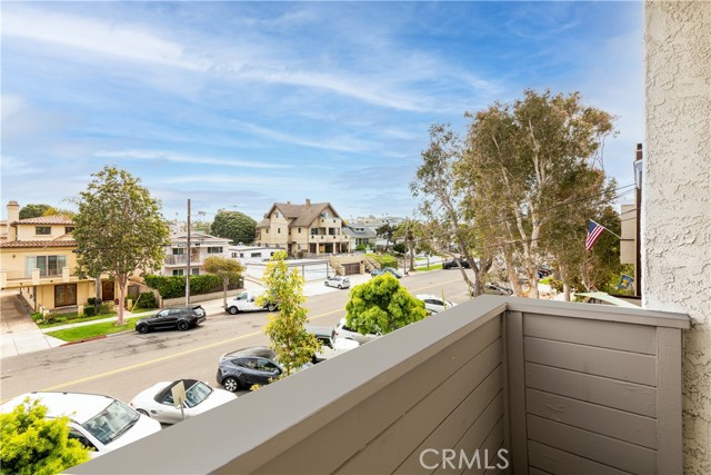 305 Broadway, Redondo Beach, California 90277, 3 Bedrooms Bedrooms, ,2 BathroomsBathrooms,Residential,Sold,Broadway,OC21094038
